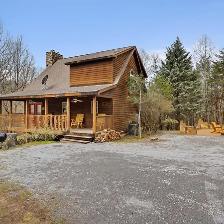 Lucky Charm Is An Inviting 3 Bedroom Retreat Nestled In The Woods Minutes From The Pkwy!